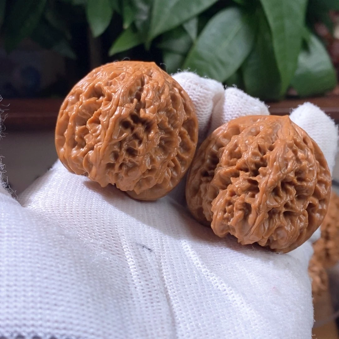 文玩核桃吊坠野牛