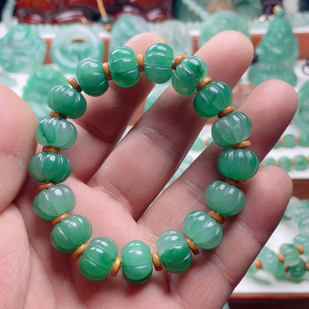 颈饰未镶嵌石英质玉