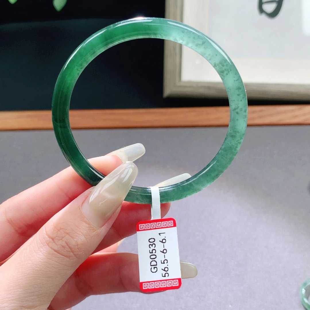 翡翠手镯未镶嵌天然翡翠手镯