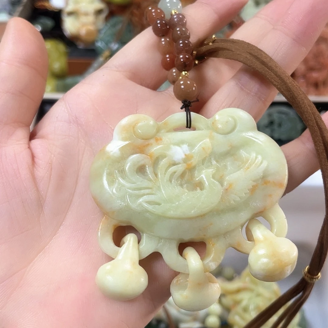 蛇纹石玉颈饰未镶嵌