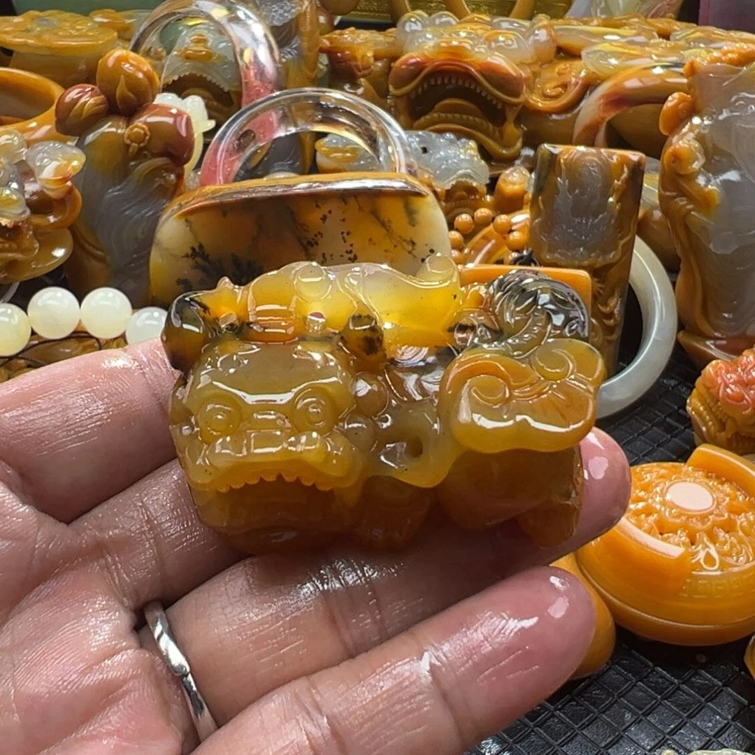 颈饰未镶嵌石英质玉
