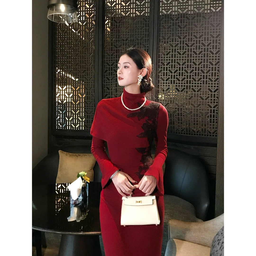 凌茜恣禾【秋枫叙】国风新中式撞色蕾丝贴花高领披肩气质旗袍裙套装