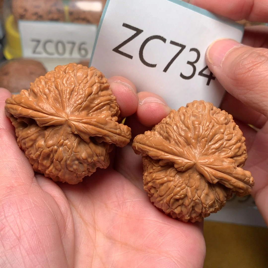 文玩核桃把件毕业红皮球白45