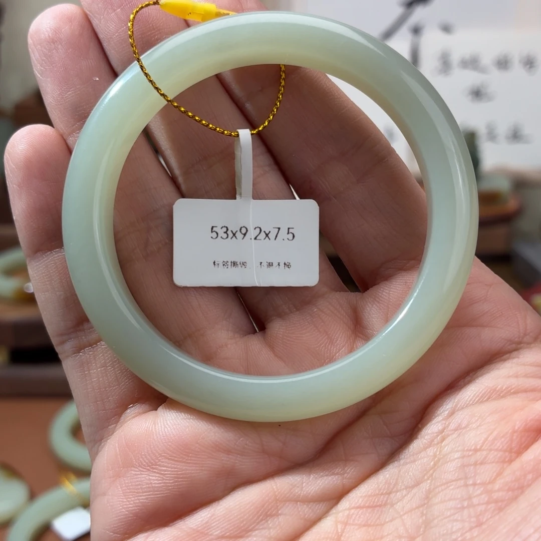 和田玉（糖玉）未镶嵌手镯