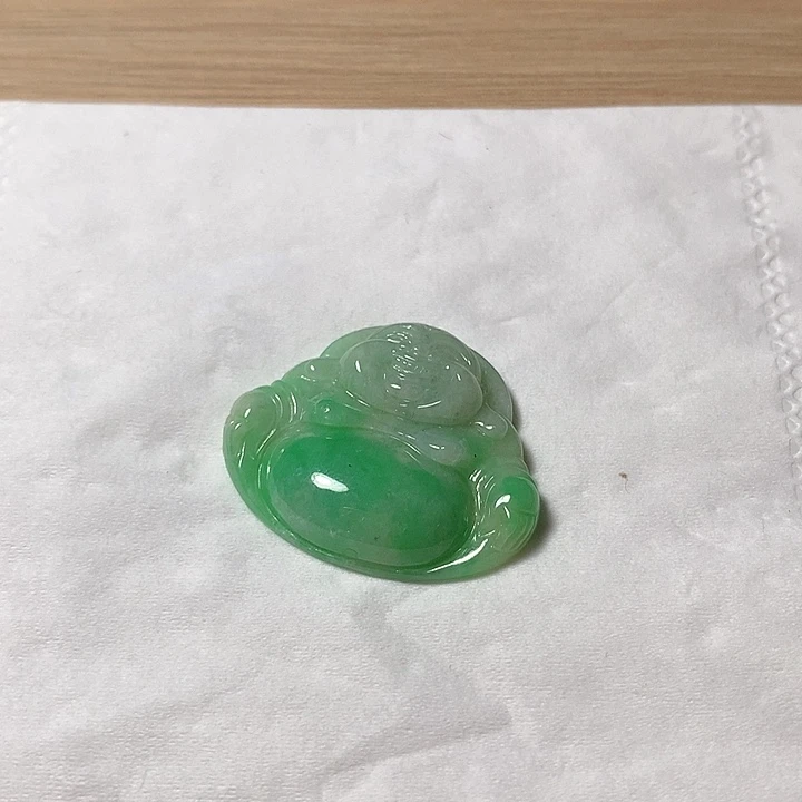 翡翠未镶嵌颈饰佛