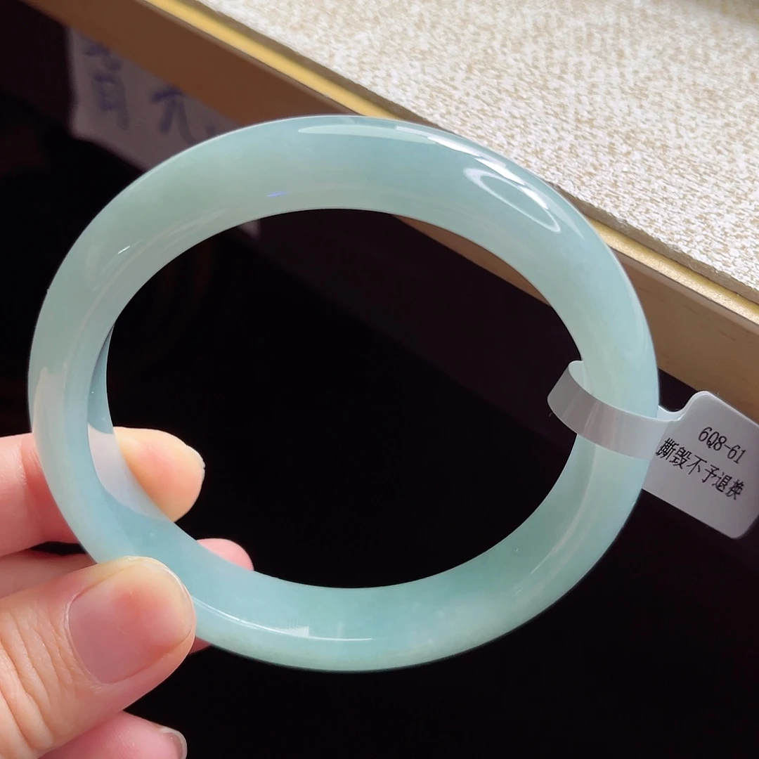 翡翠手镯未镶嵌手镯