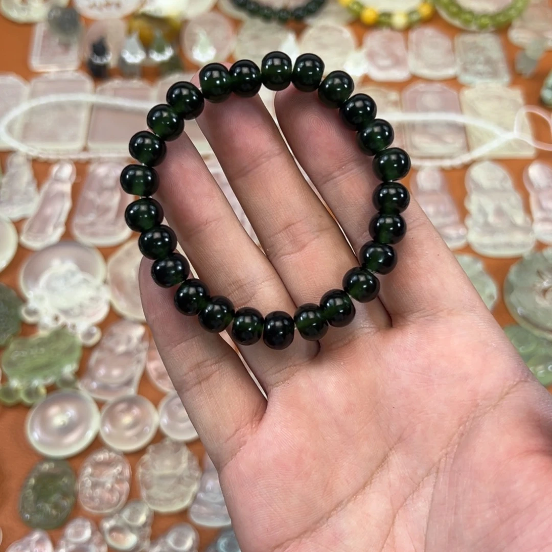 当***边蛇纹石玉未镶嵌颈饰