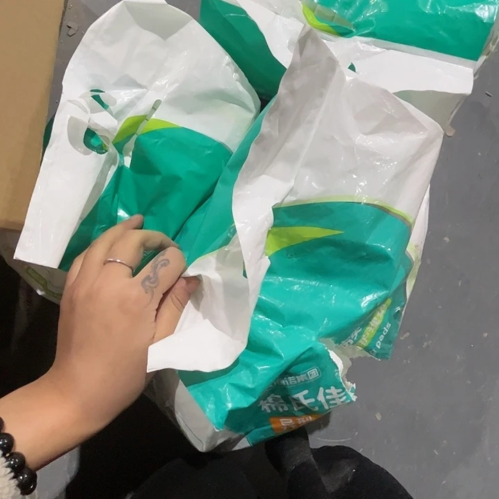 瑕疵包装破损成人纸尿裤xl码。