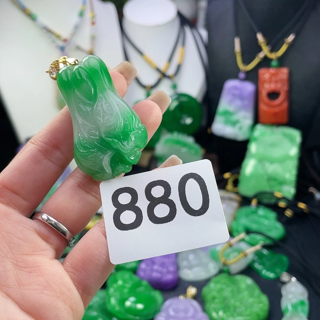 翡翠未镶嵌吊坠(赠链)