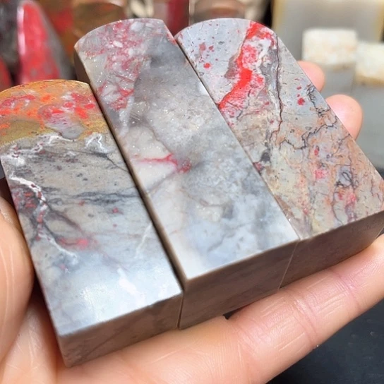 昌化石印石知**乐昌化鸡血石