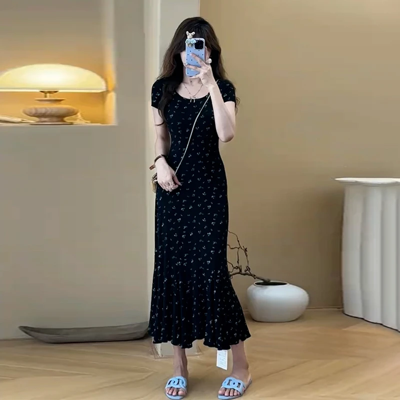 特价黑色短袖方领碎花连衣裙子女装2024茶歇法式显瘦气质绝美2716