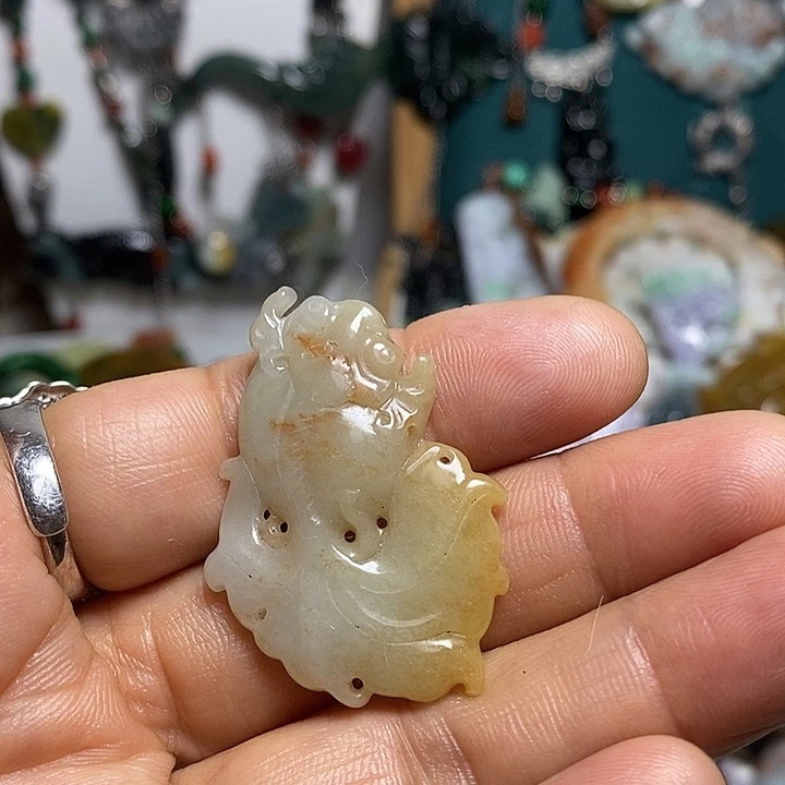 翡翠未镶嵌吊坠(赠链)