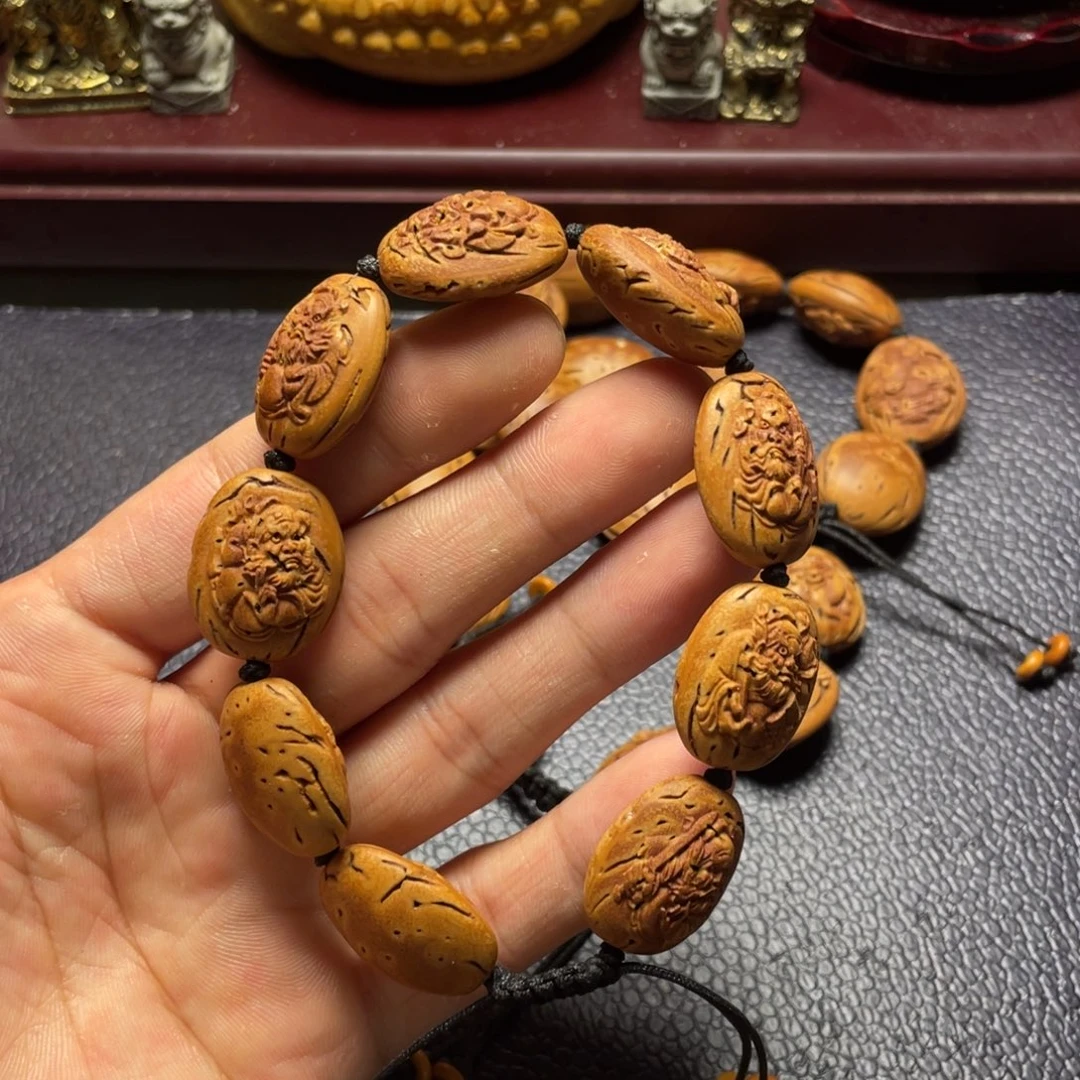 大桃核雕刻瑕疵钟馗