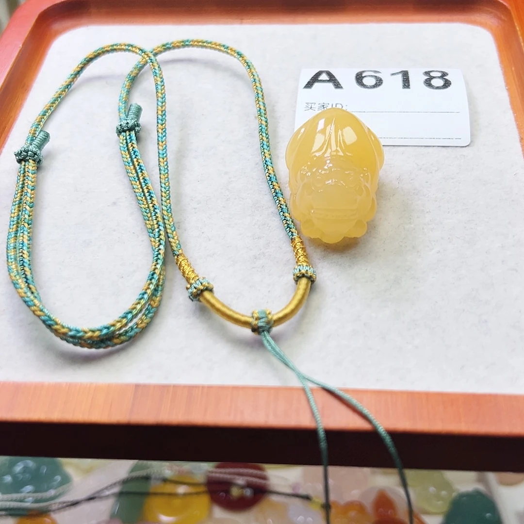 闲***林石英岩玉合金颈饰