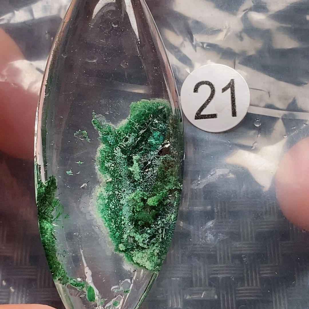 未镶嵌颈饰水晶桔***?