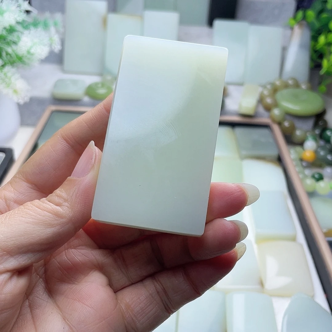 颈饰未镶嵌和田玉（糖玉）踏*