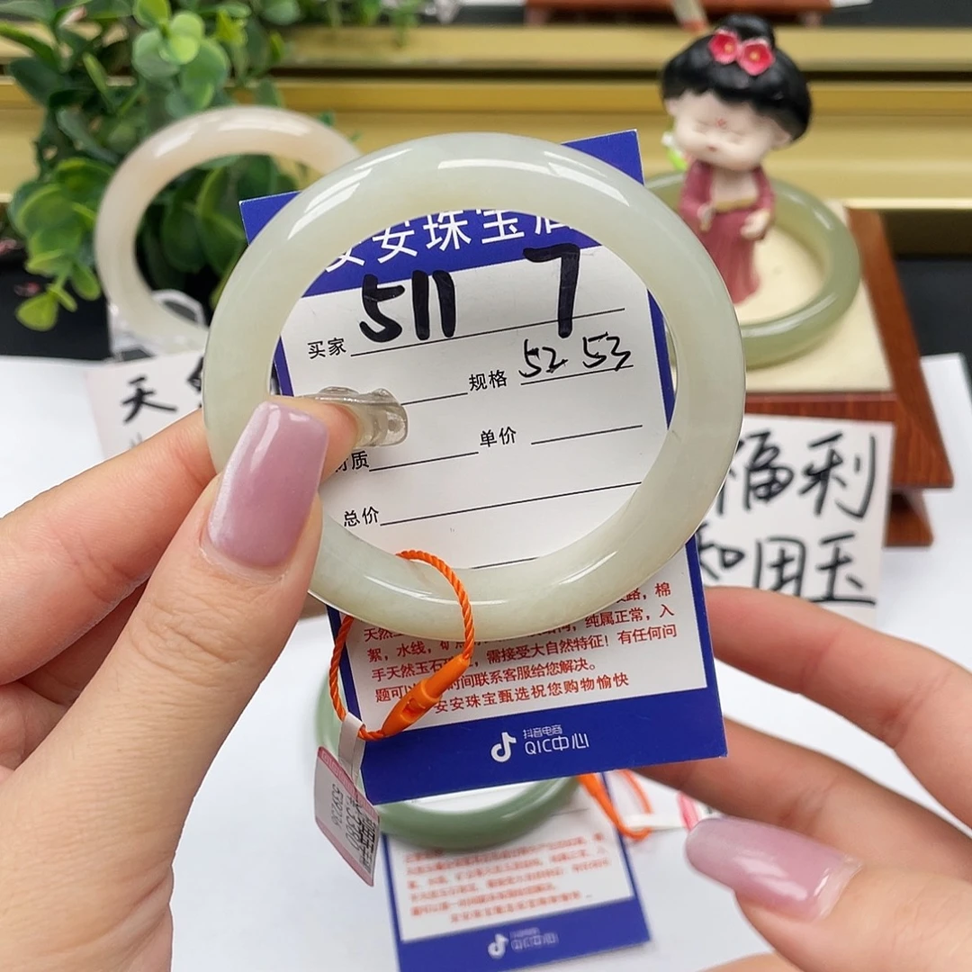 和田玉未镶嵌手镯