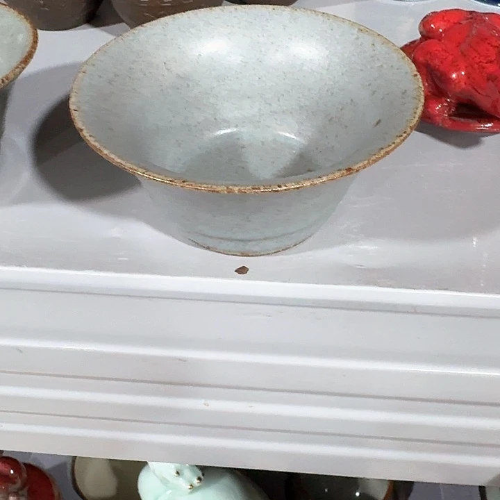 主人杯一个，瓷。。品茗