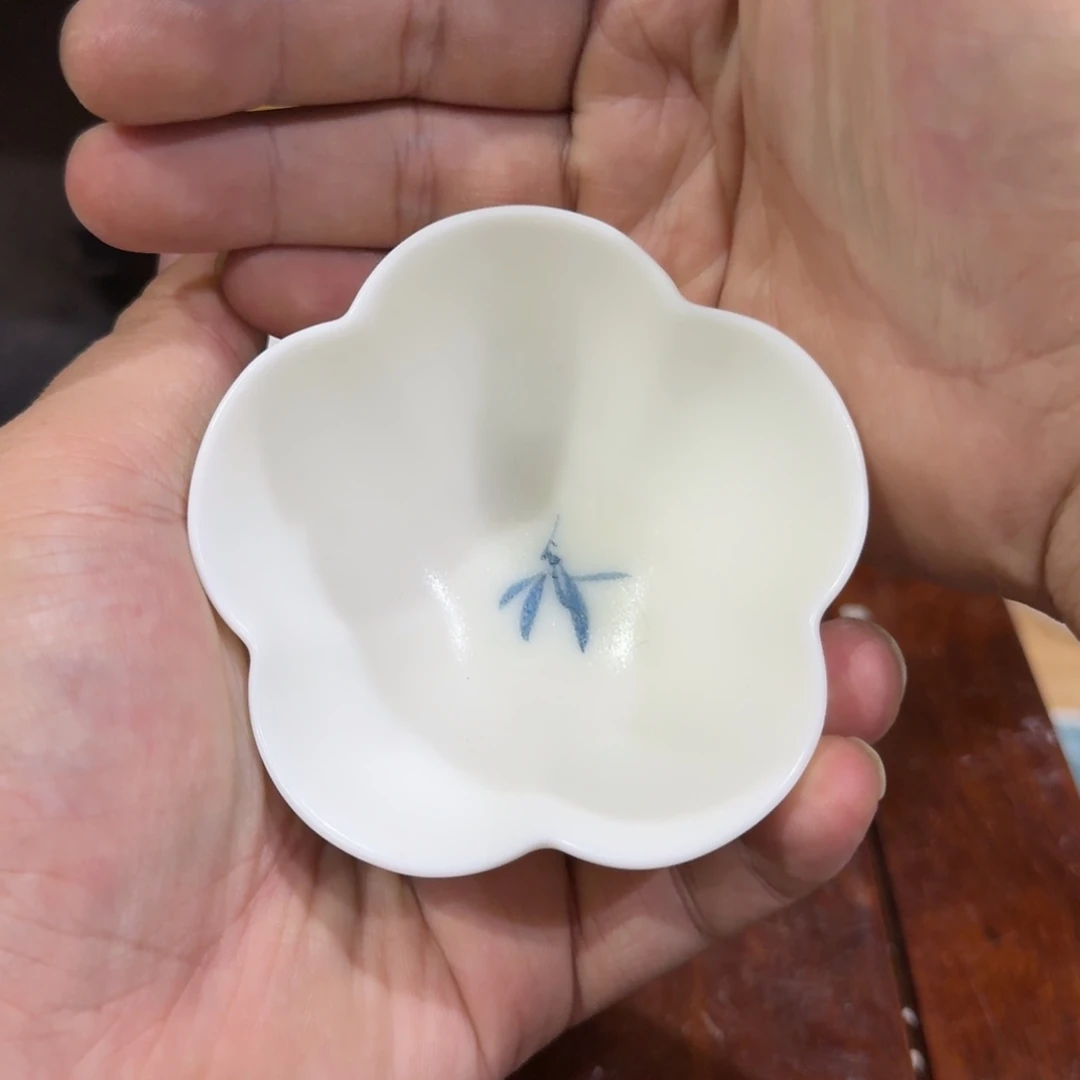 微瑕疵介意勿拍陶瓷器皿A747