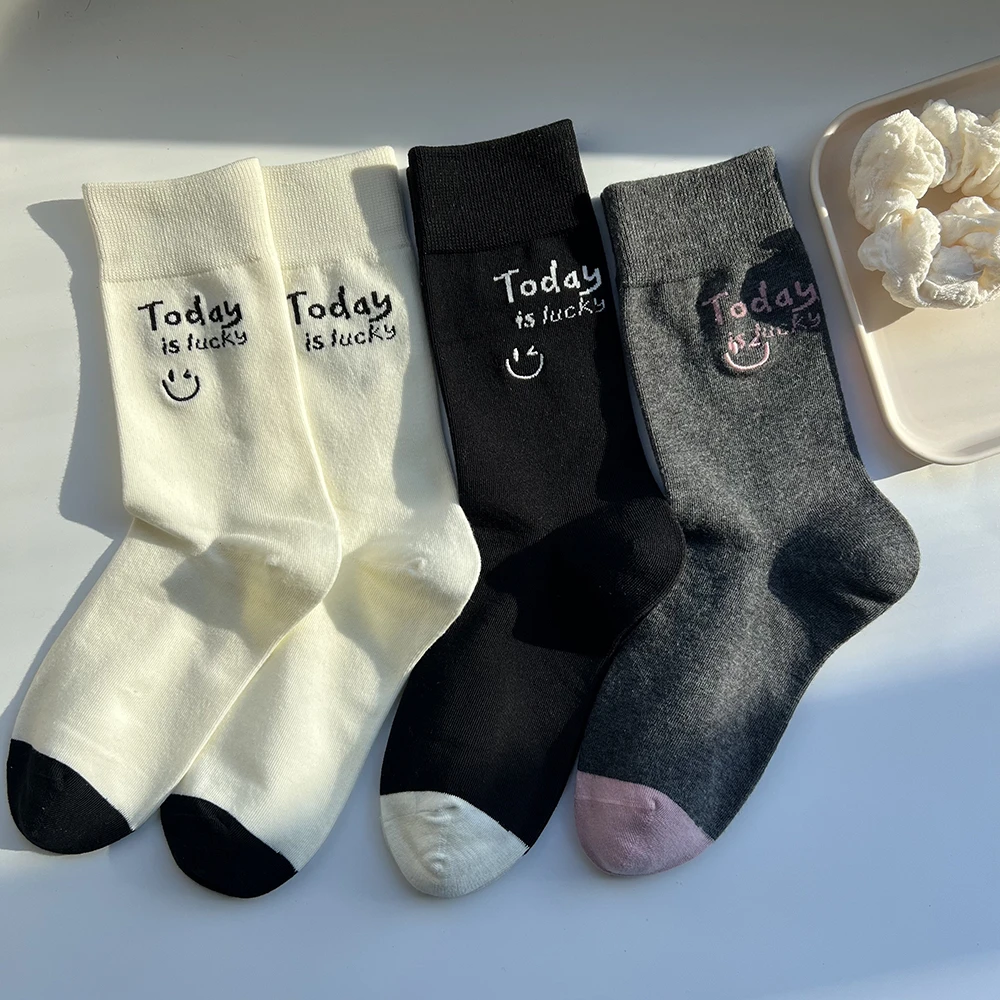 袜子女中筒纯棉春夏款笑脸刺绣ins潮袜韩版学院风透气长袜百搭