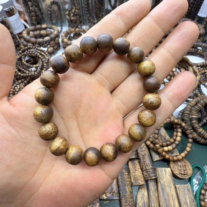 沉香沉香碎屑奇楠沉香乌身卡1.0单圈圆珠7克+