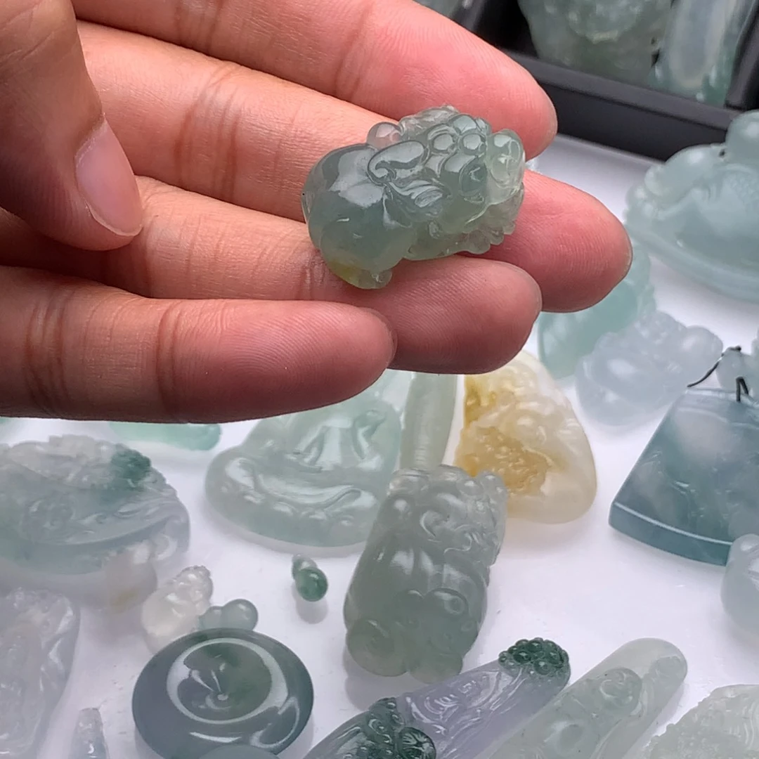 颈饰未镶嵌翡翠挂件