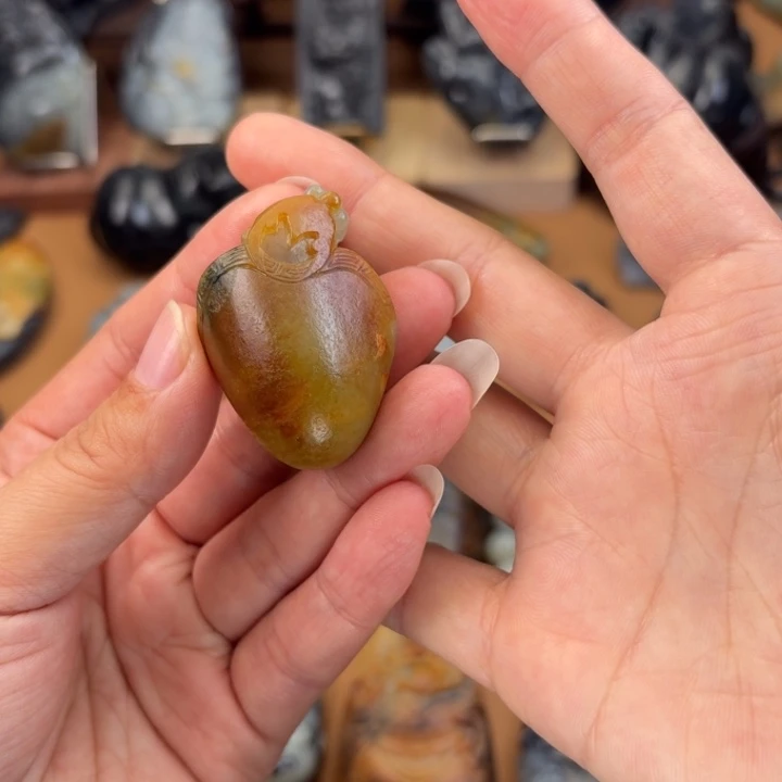 太***彩和田玉未镶嵌颈饰