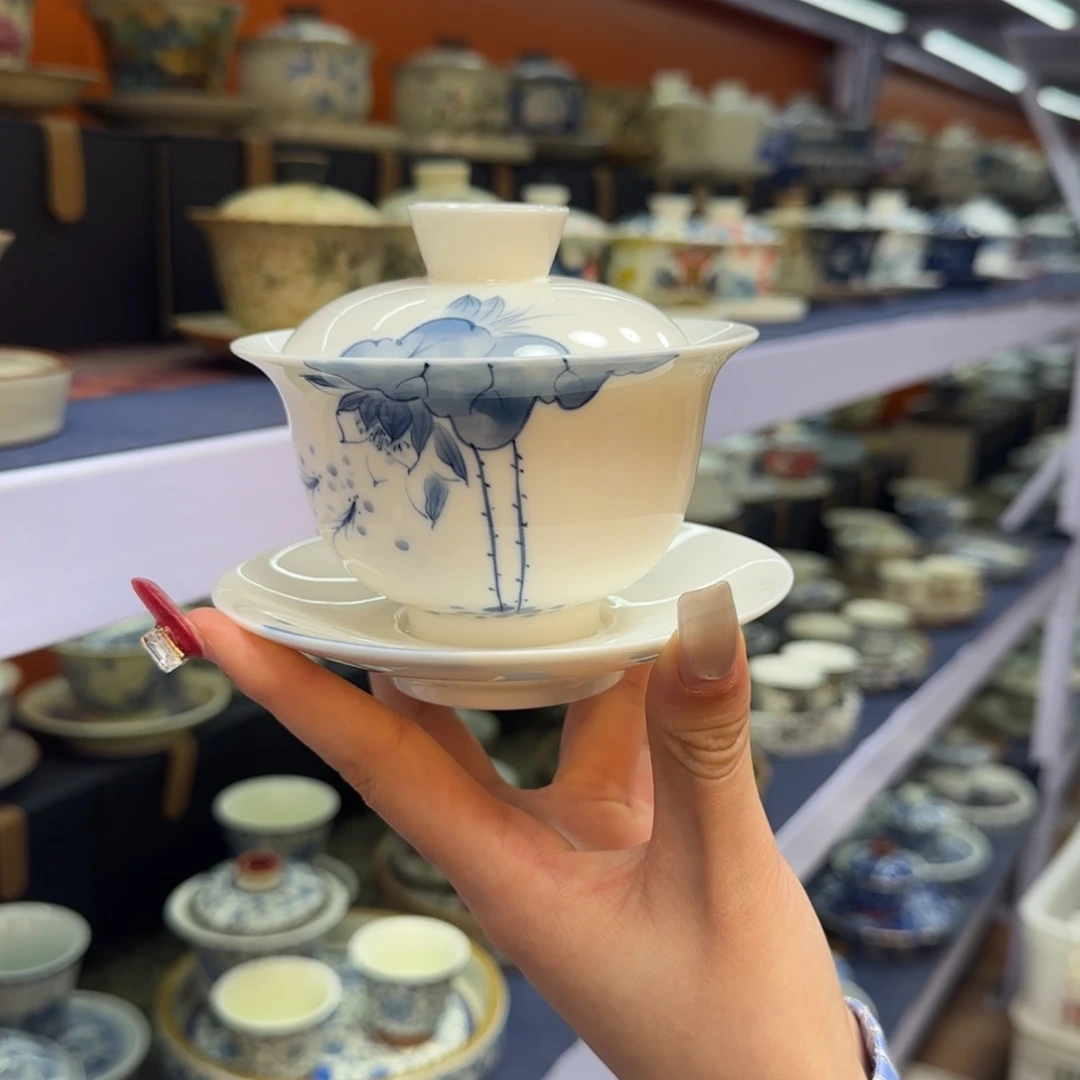 我在外面吃饭呢你在哪