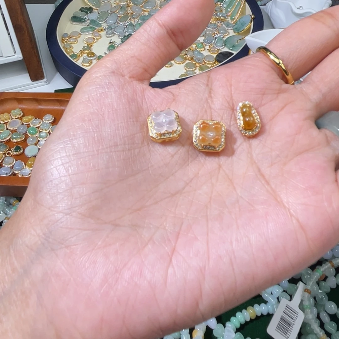 自***然颈饰银S925镶嵌翡翠翡翠