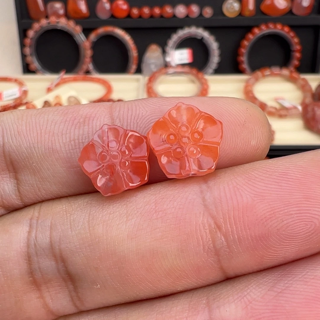 南红玛瑙未镶嵌颈饰一对梅花