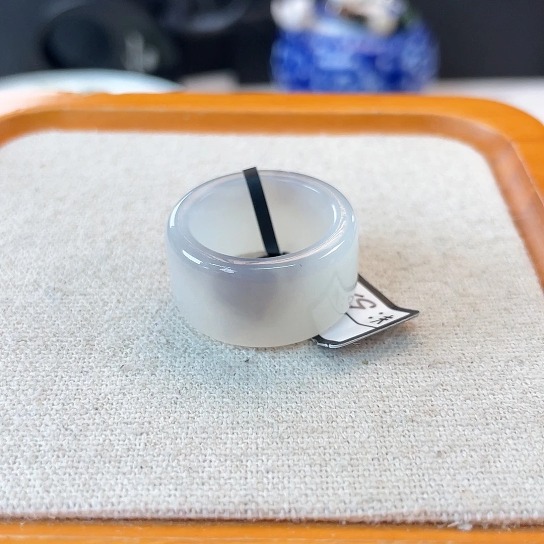 未镶嵌戒指和田玉c24 白底飘紫圆切18.2