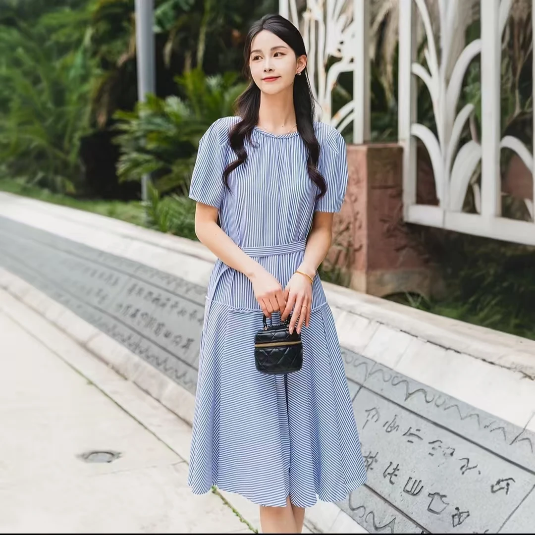 哥弟 女装夏季新款圆领泡泡袖时尚气质收腰度假条纹连衣裙1500532