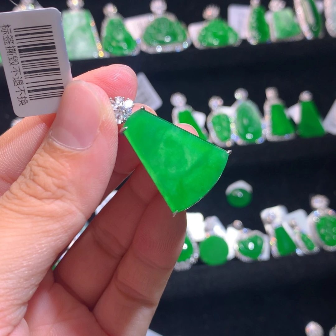 【闪购商品】颈饰银S925镶嵌翡翠天然翡翠