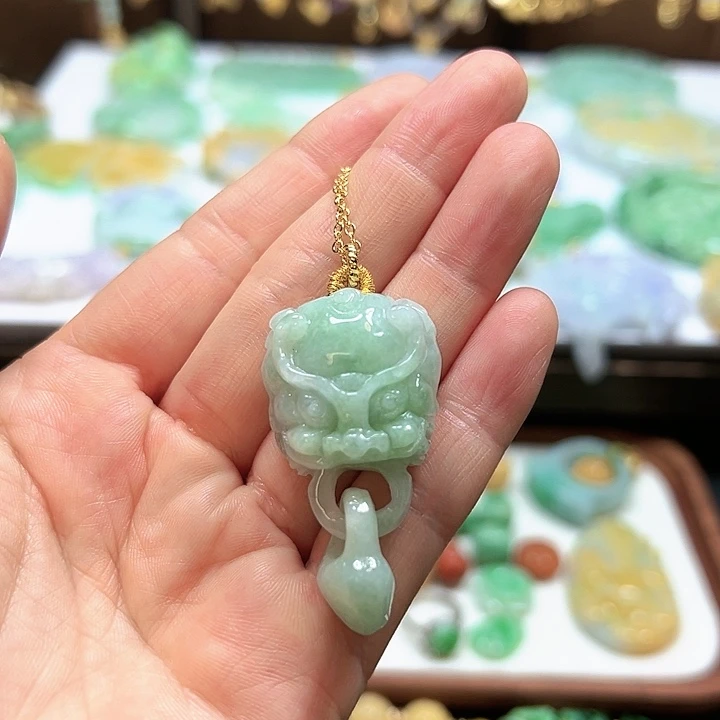 翡翠颈饰未镶嵌吊坠