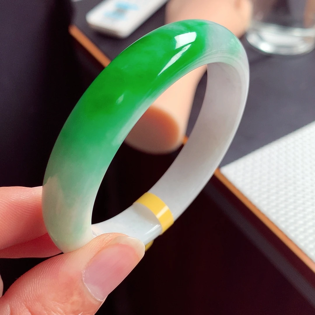 翡翠手镯未镶嵌缅甸翡翠