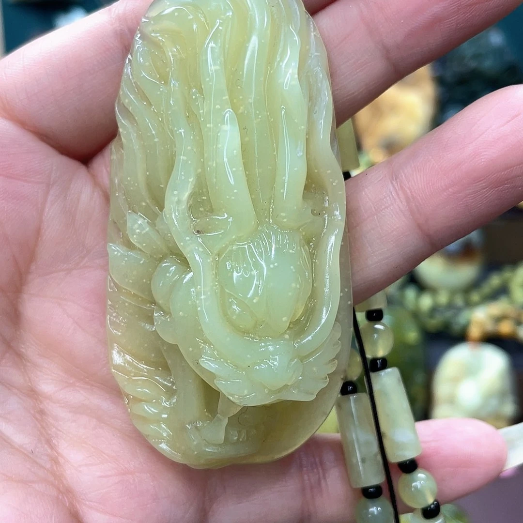 蛇纹石玉颈饰未镶嵌