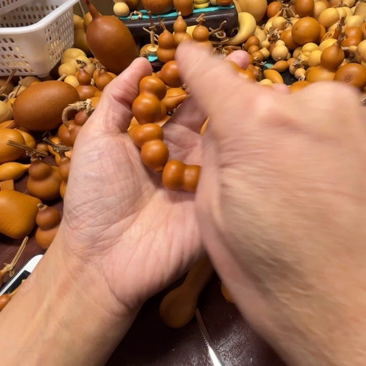 闷****蔡女士的一条手串，葫芦，蔡女士