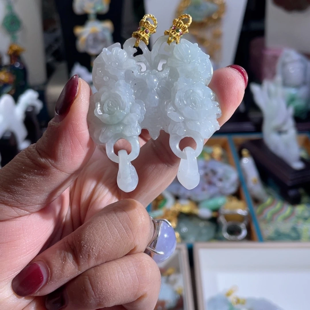 翡翠颈饰未镶嵌翡翠冰蝴蝶花锁