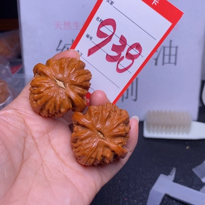 文玩核桃把件938，41白狮子色差