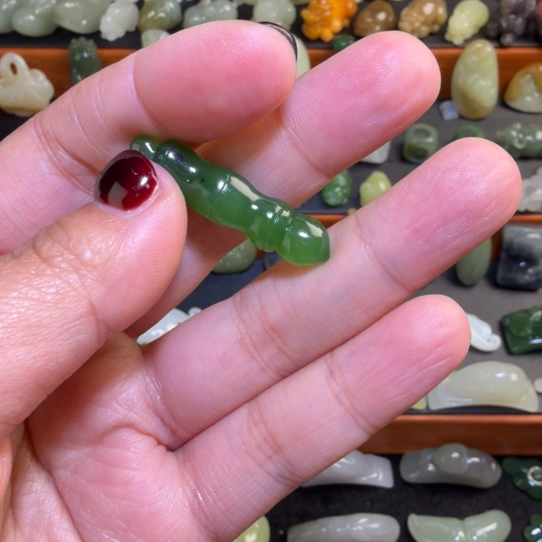 如***懿和田玉未镶嵌颈饰