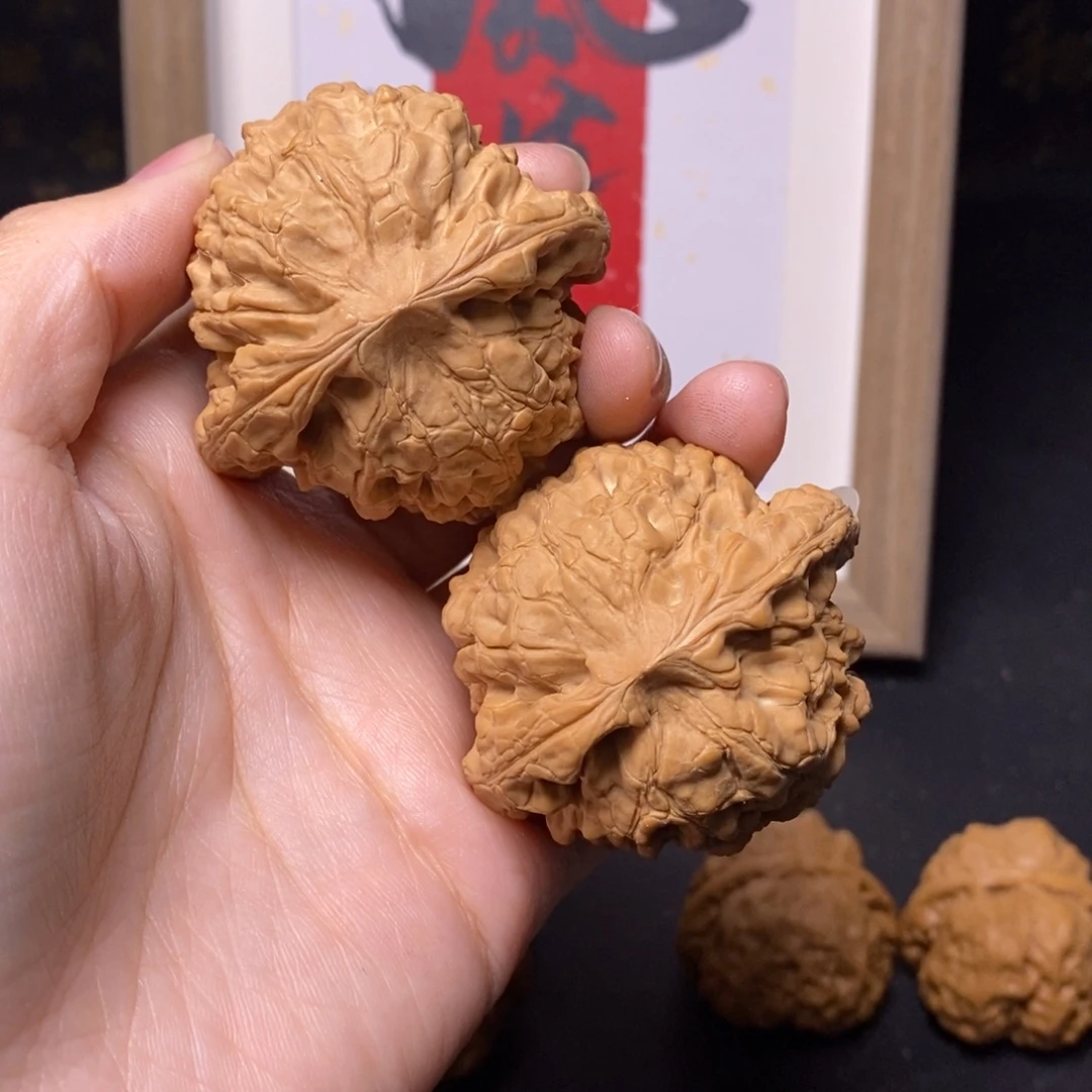 对***.文玩核桃吊坠龙鼎51