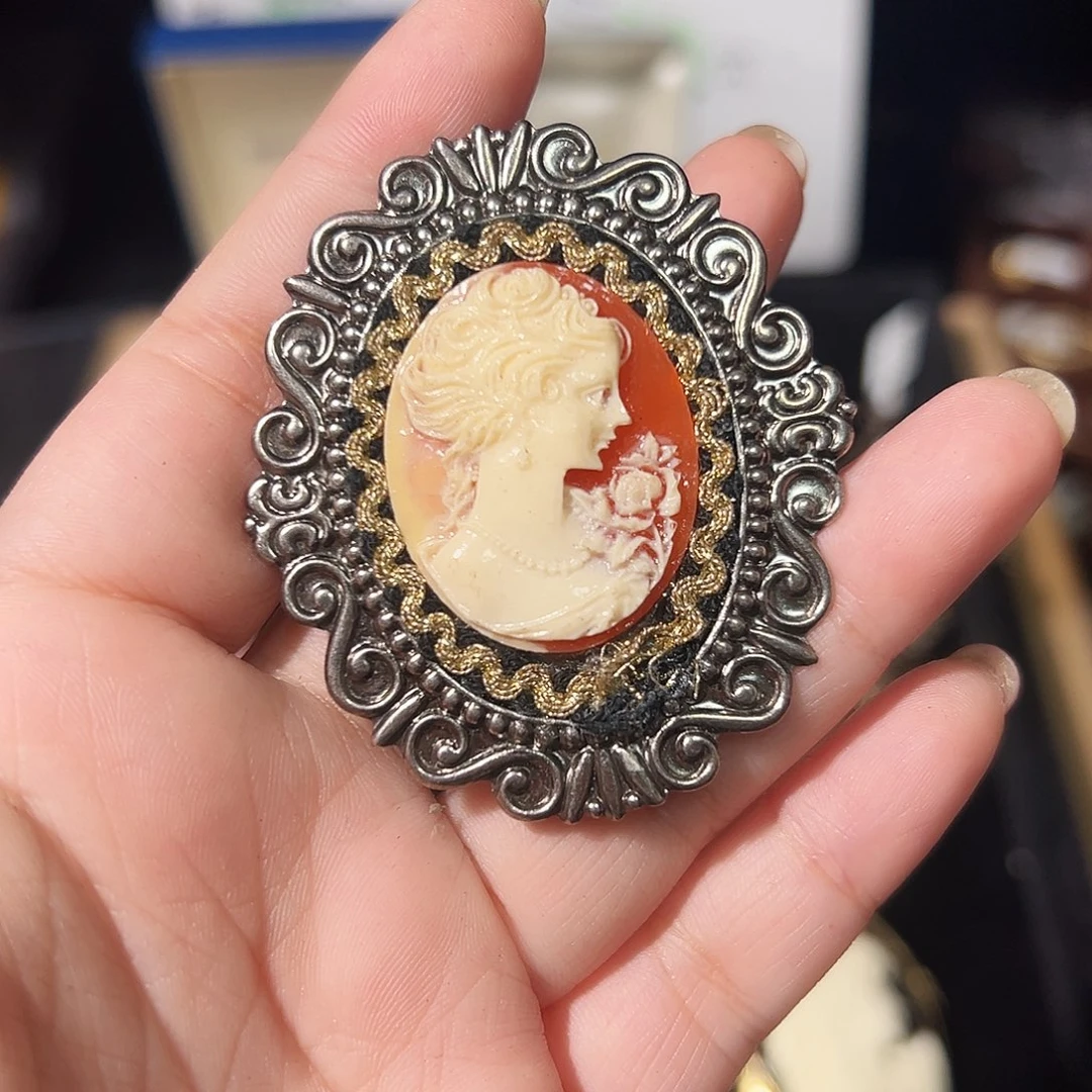 纯铜合成碳硅石胸针