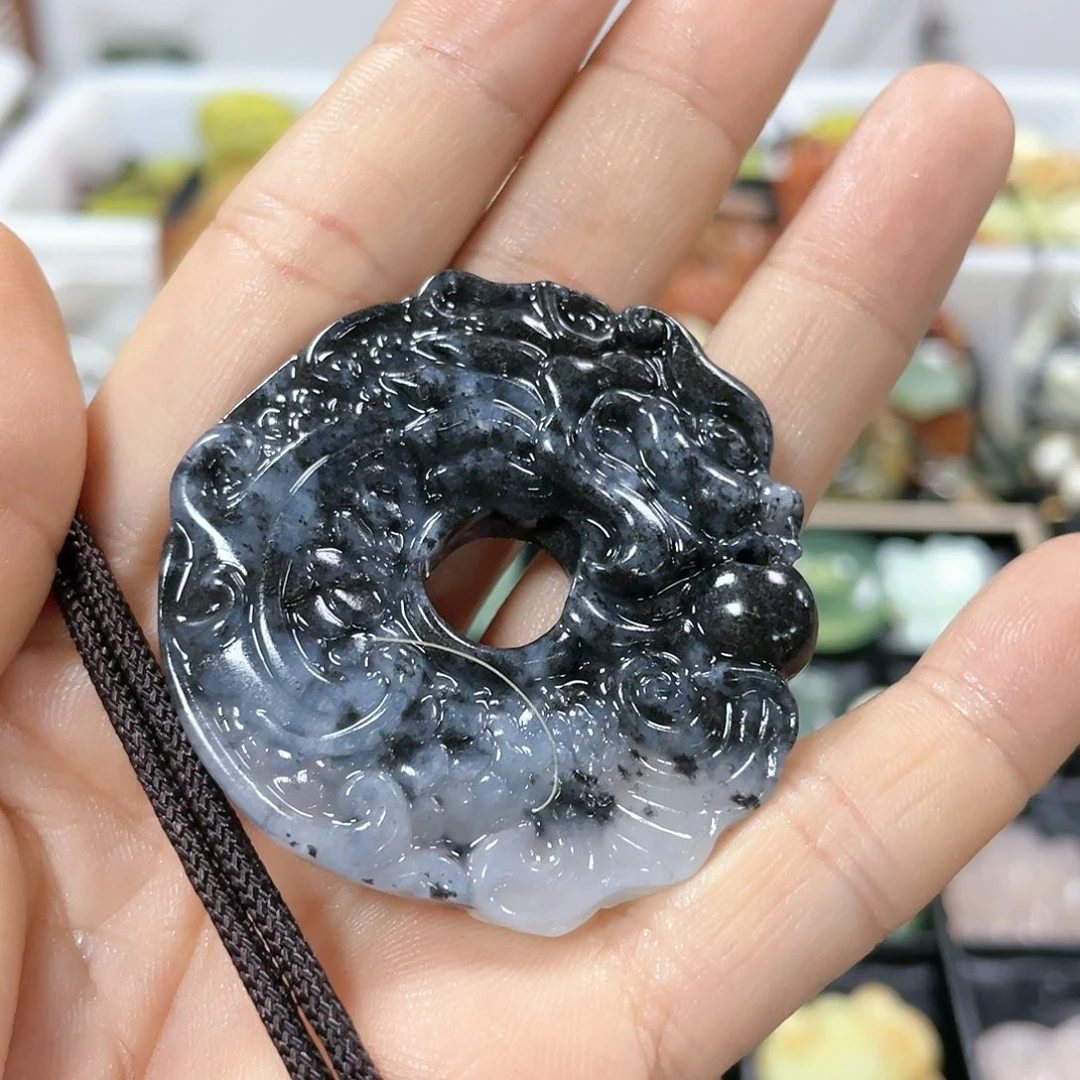 蛇纹石玉颈饰合金