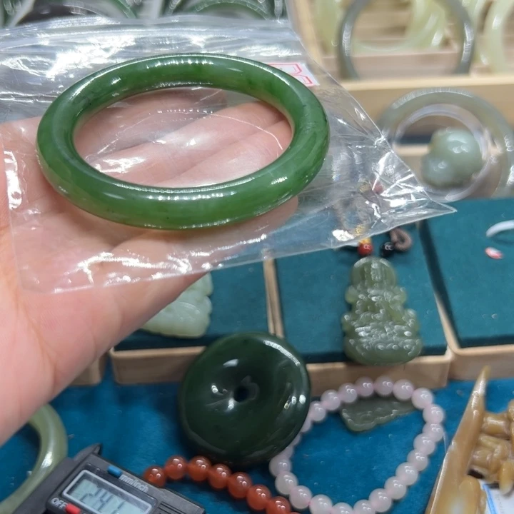 和田玉手镯未镶嵌k***班10613