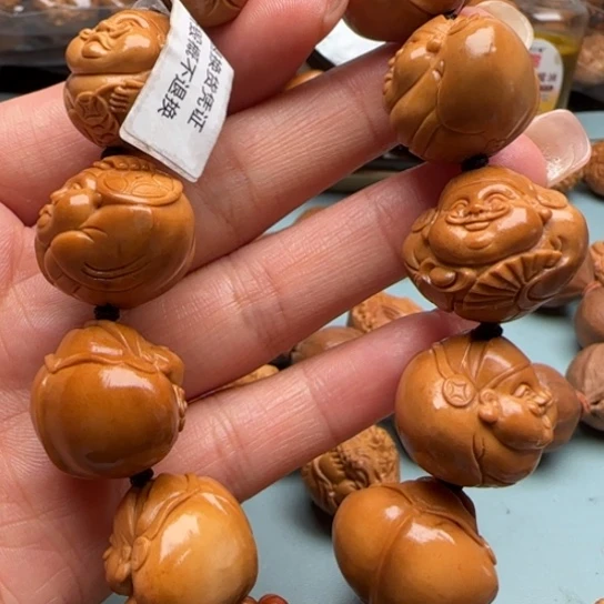 吊坠桃核橄榄雕工艺的