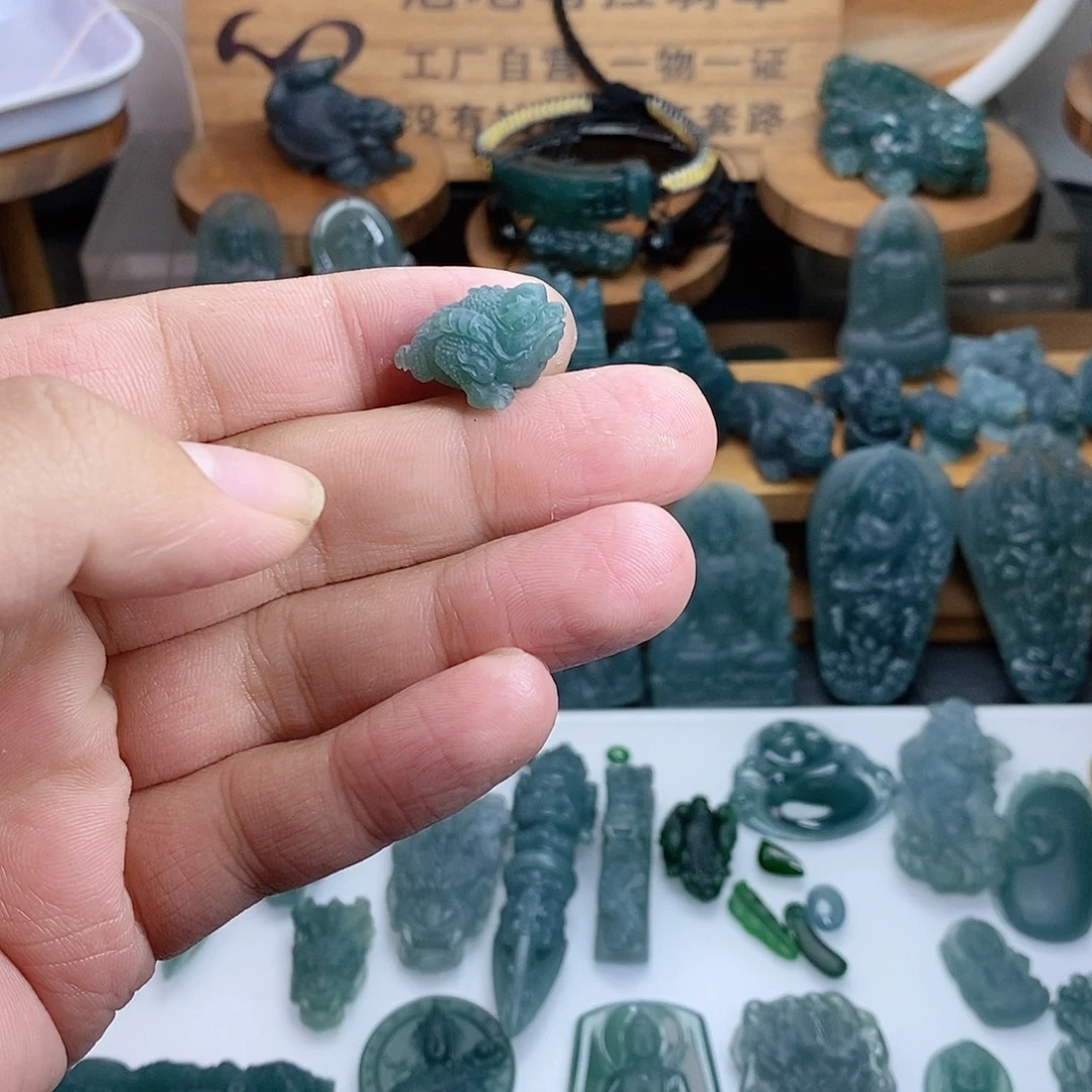 定制翡翠未镶嵌金蟾