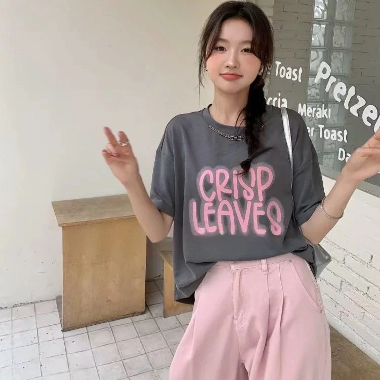 妮妮家7110夏季百搭时尚链条后开叉休闲字母印花短袖