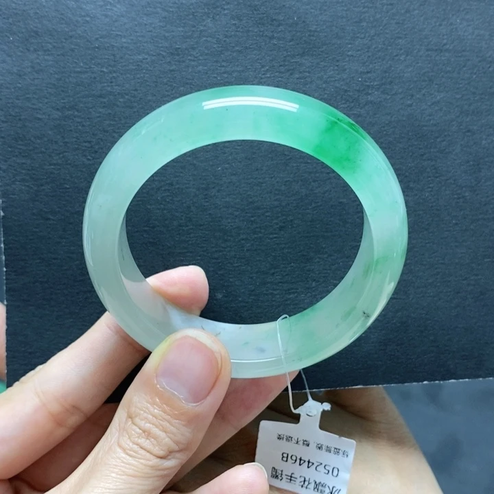 任***性石英质玉未镶嵌手镯