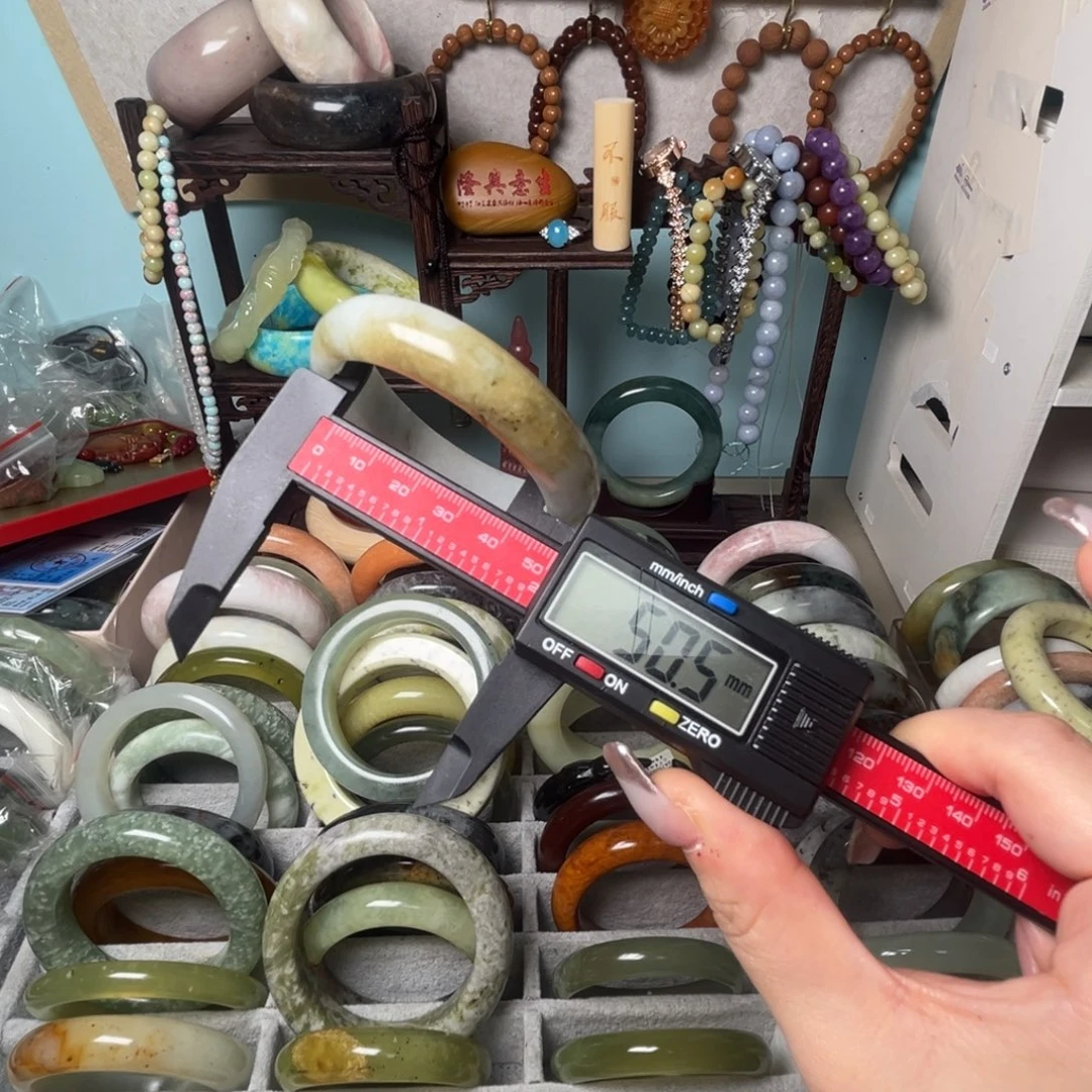 蛇纹石玉未镶嵌手镯瑕