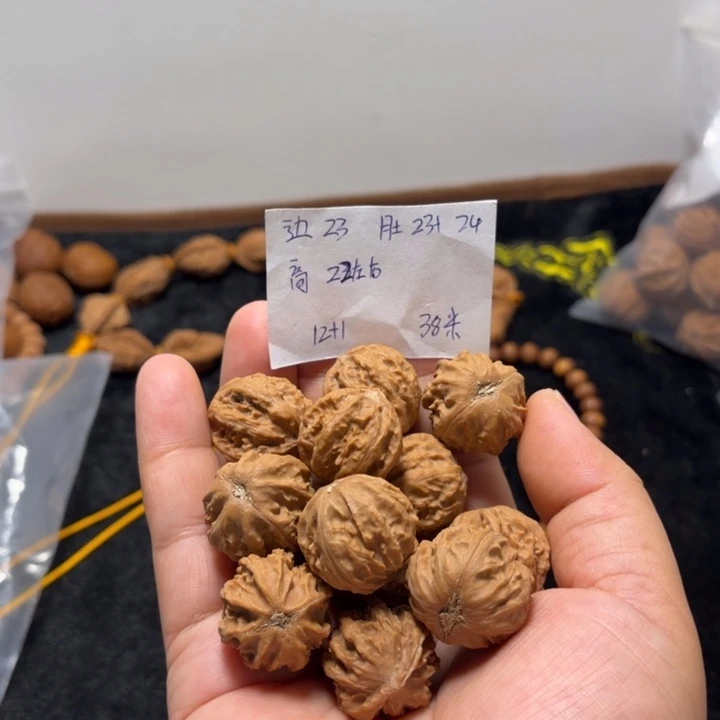 文玩核桃手串八棱狮子头单圈12+1
